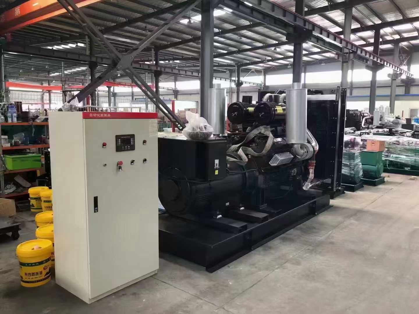 岳塘柴油发电机运行时的噪音和振动水平如何？