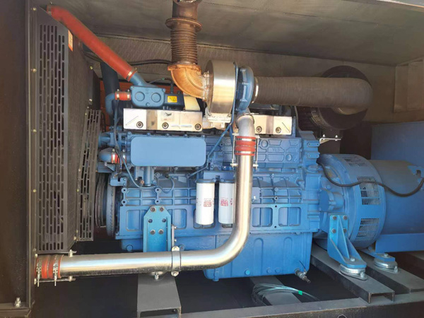 岳塘燃油消耗率与进气温度的具体关系是什么？