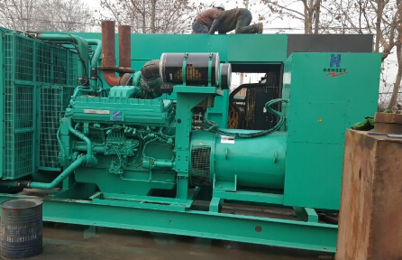 岳塘发电机组如何判断水冷式机油散热器内部是否需要清洗？