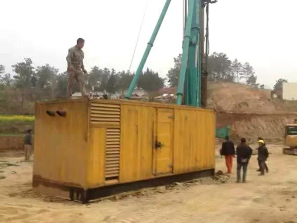 岳塘如何判断水冷式机油散热器密封件是否需要更换？